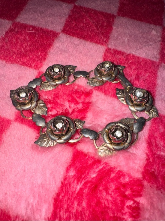 Jewelry - Vintage Rose Link Bracelet in Antique Gold